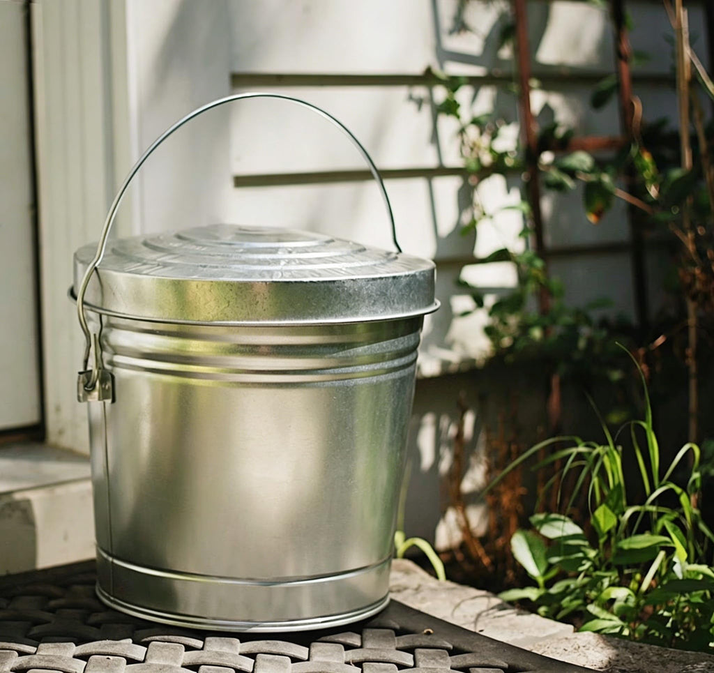 6-Gallon Galvanized Steel Locking Lid Storage Can M694008